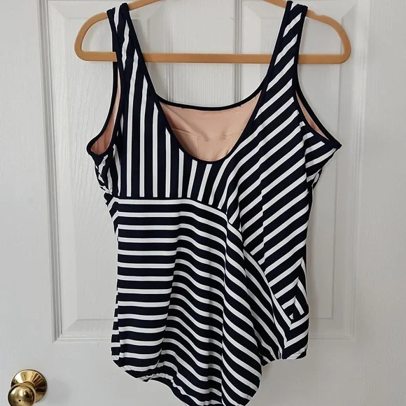 Land's End Swimsuit, 18 Petite - Picture 3 of 4
